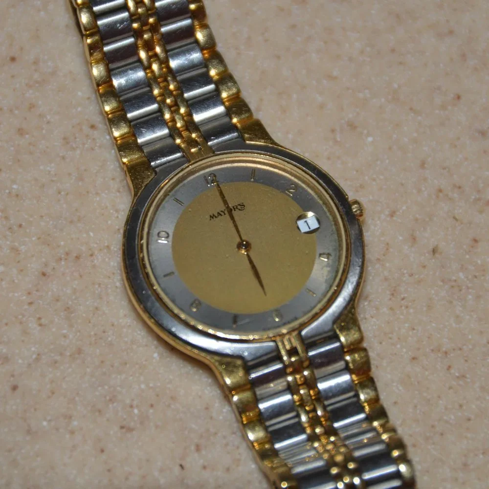 VINTAGE ESTATE MAYORS SAPPHIRE CRYSTAL DATEJUST SWISS MOVEMENT GOLD BAND WATCH